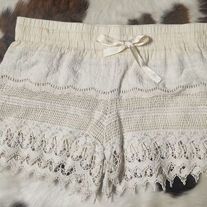 Source Unknown Cream Lace Women Shorts